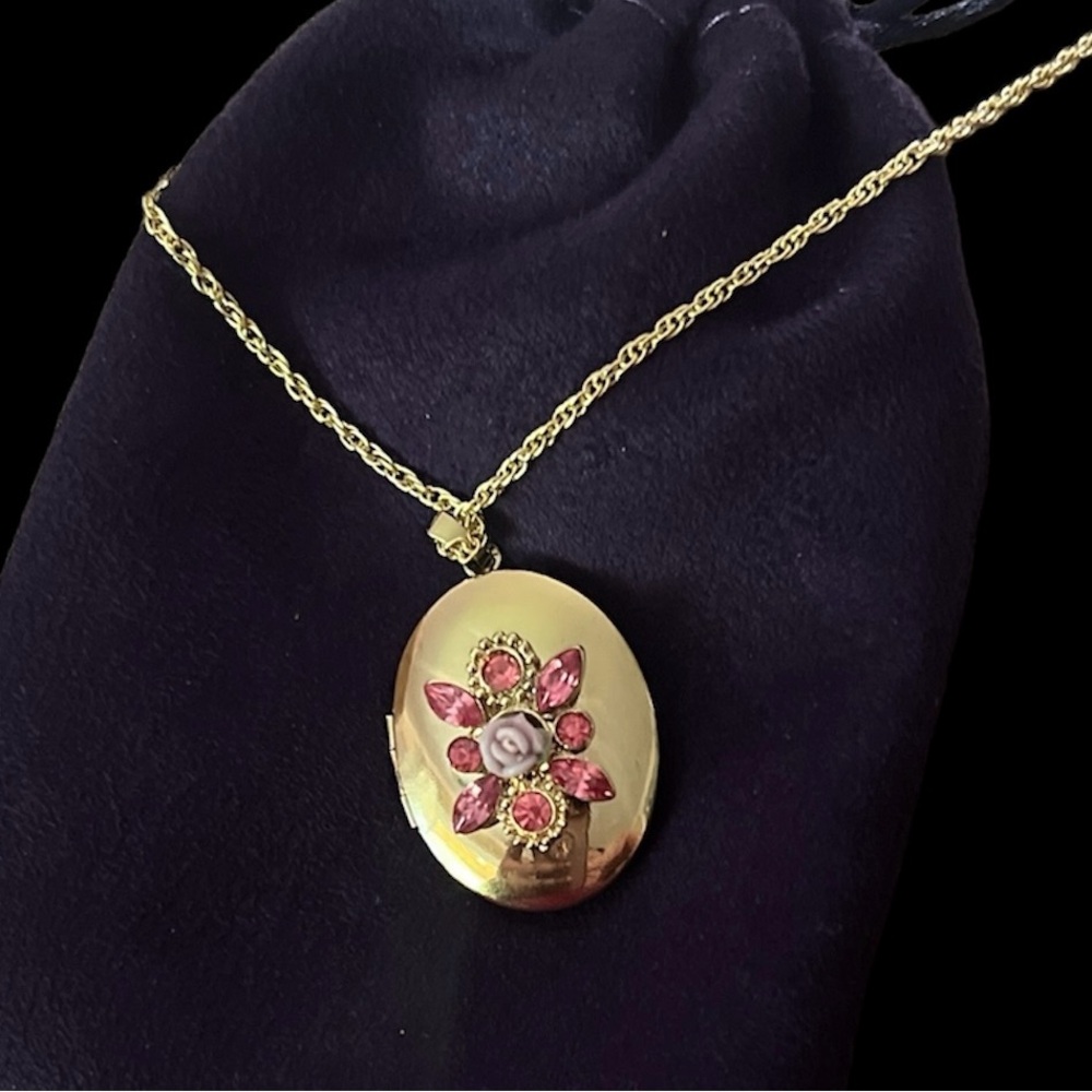 1960s Vintage Pink Crystals  locket pendant with 24”in necklace